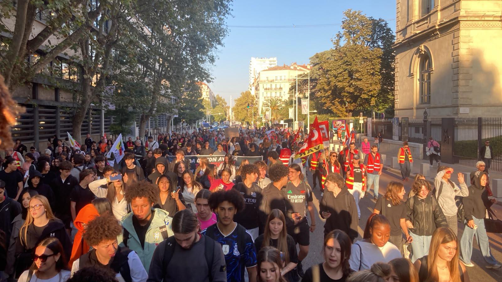 [En direct] Les lycéens descendent dans la rue pour l’acte V