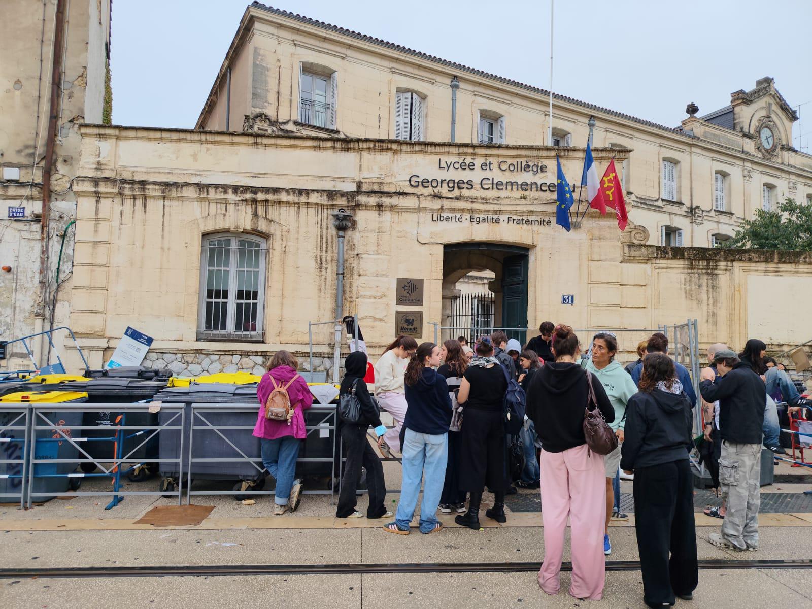 La quasi-totalité des lycées de Nîmes et de Montpellier bloqués par les jeunes