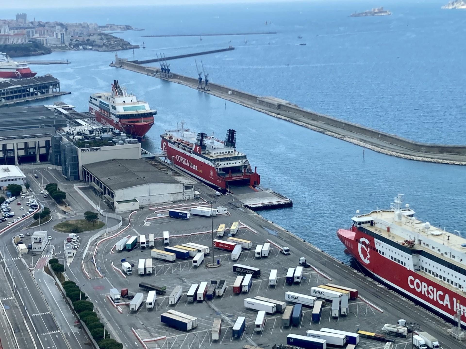 Par la grève les marins obtiennent le maintien des emplois et lèvent l’ancre