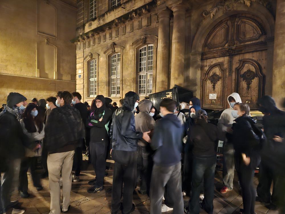 À Aix, les étudiants toujours en renfort des élèves