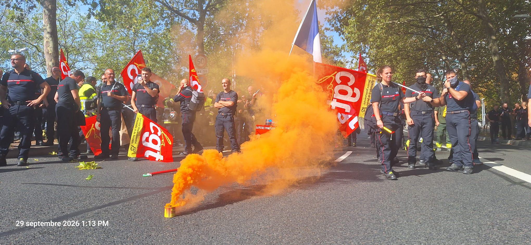 400 pompiers provençaux ont manifesté à Paris avec les leurs