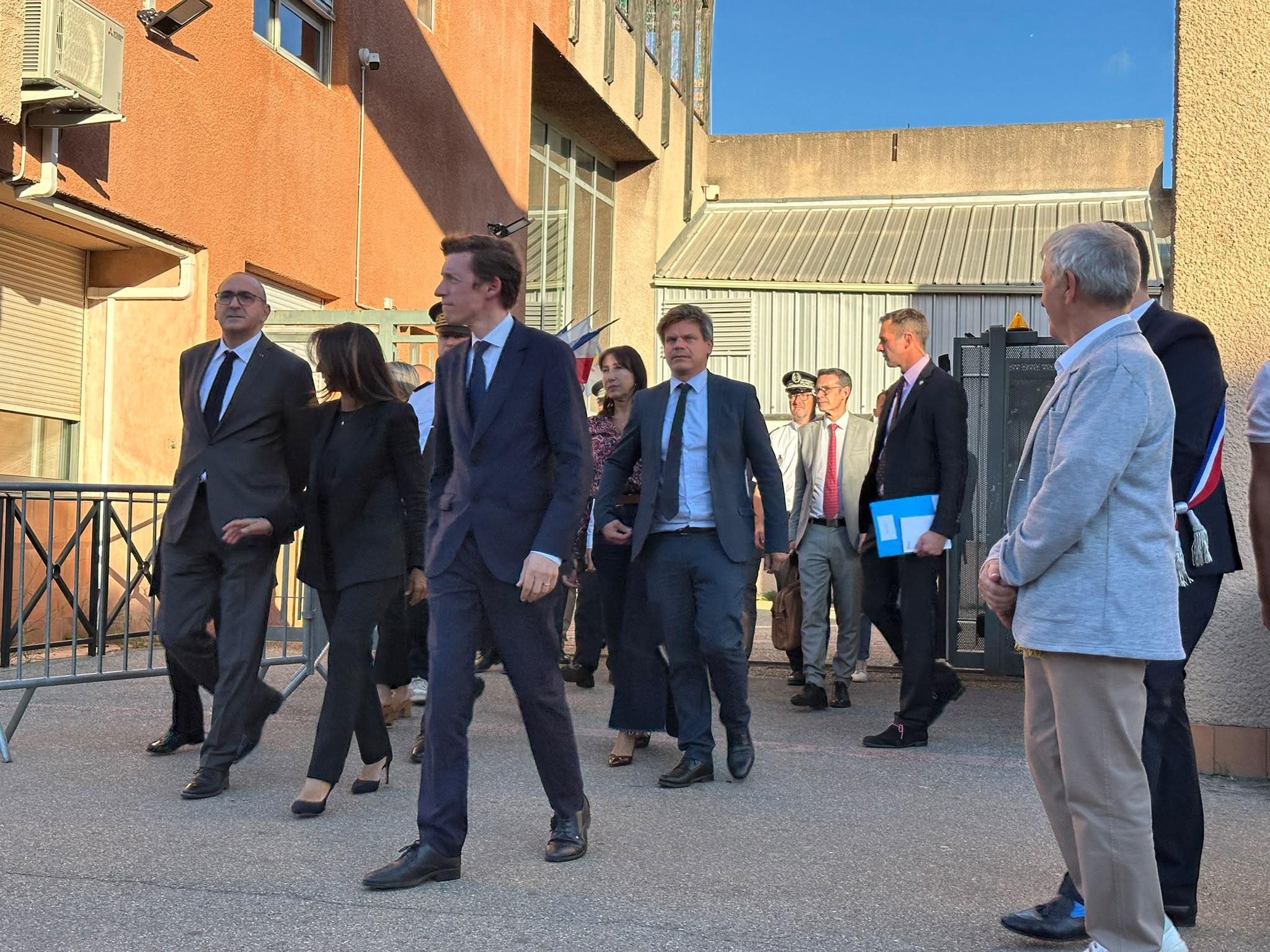 [En direct] Le principal et une enseignante du collège Lakanal à Aubagne blessés par un élève